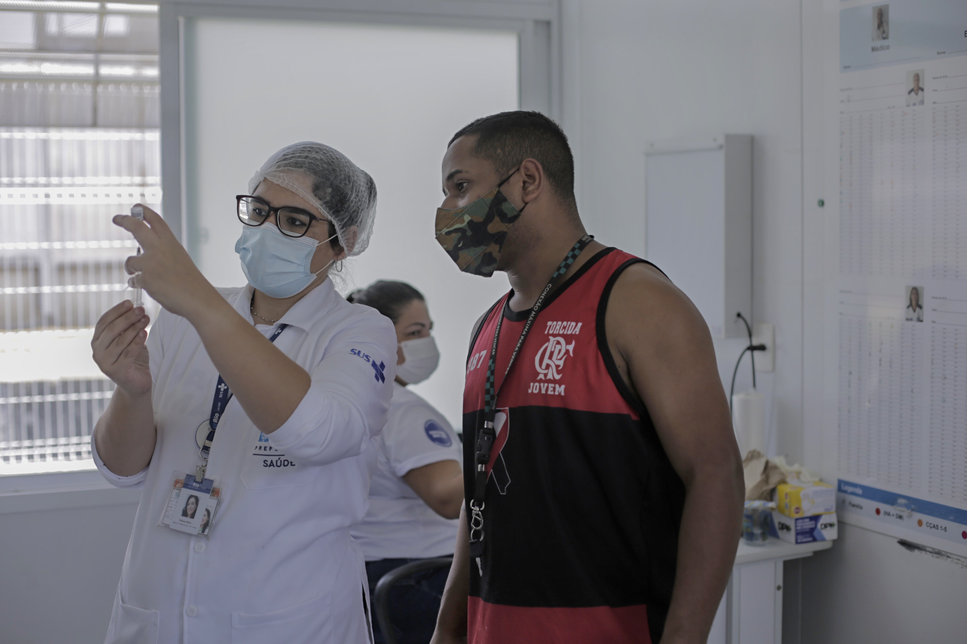 Fiocruz: vacinação em massa contra a Covid-19 na Maré, no Rio de Janeiro (RJ)