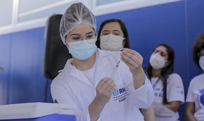 Rio fará pesquisa para verificar eficácia da dose de reforço em maiores de 18 anos