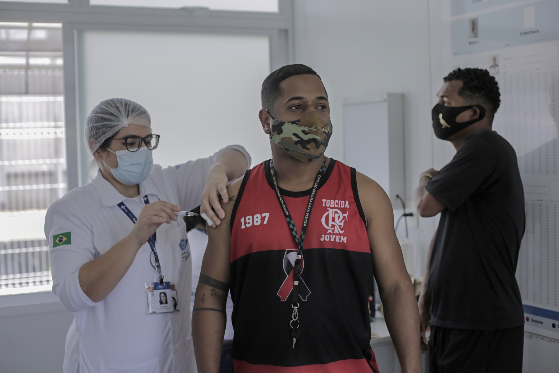 Fiocruz: vacinação em massa contra a Covid-19 na Maré, no Rio de Janeiro (RJ)