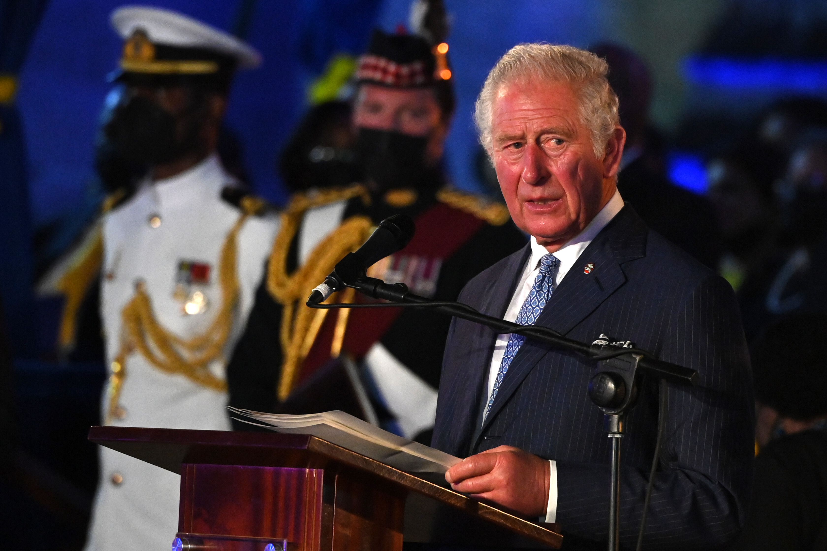 Príncipe Charles participa da cerimônia que marcou o início da República de Barbados. / Foto: Jeff J Mitchell - Pool/Getty Images
