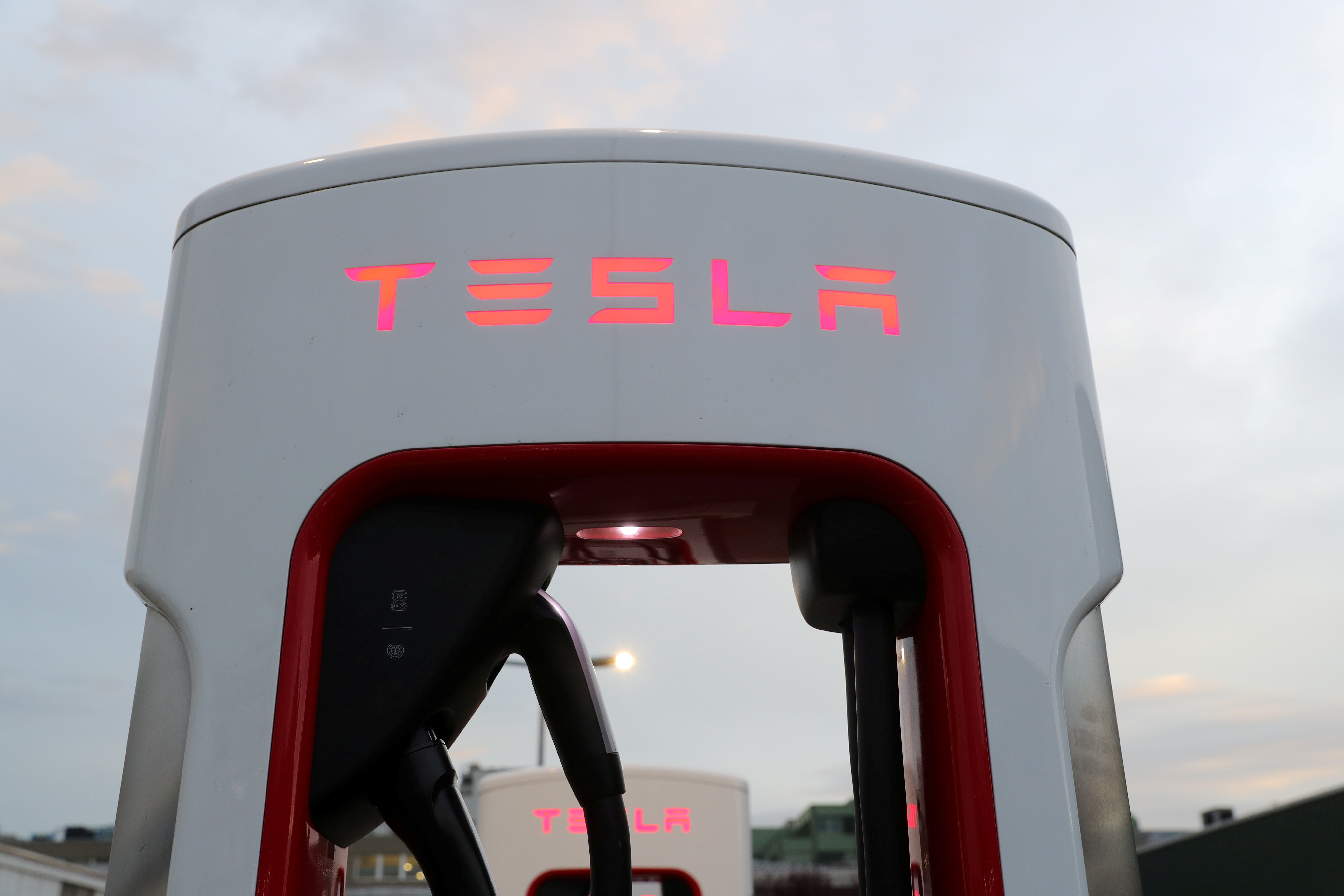 Estação de recarga da Tesla em Dietikon