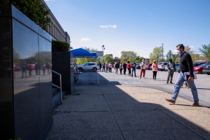Centro de carreiras reabre para atendimento presencial em Kentucky, EUA