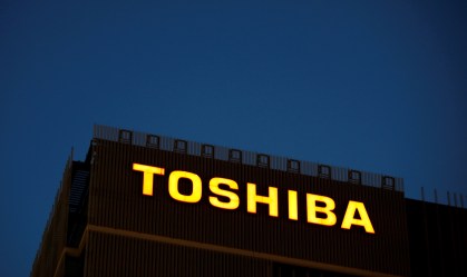 Toshiba planeja se dividir em três, mas rejeita convite para fechar capital