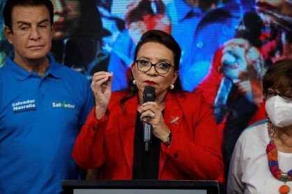Candidata a presidente de Honduras Xiomara Castro discursa após eleição em Tegucigalpa
