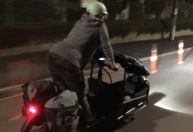 Em trabalho de parto, parlamentar da Nova Zelândia pedala até hospital para dar à luz