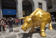 B3 inaugura obra inspirada em “touro de Wall Street” em frente à sede de SP
