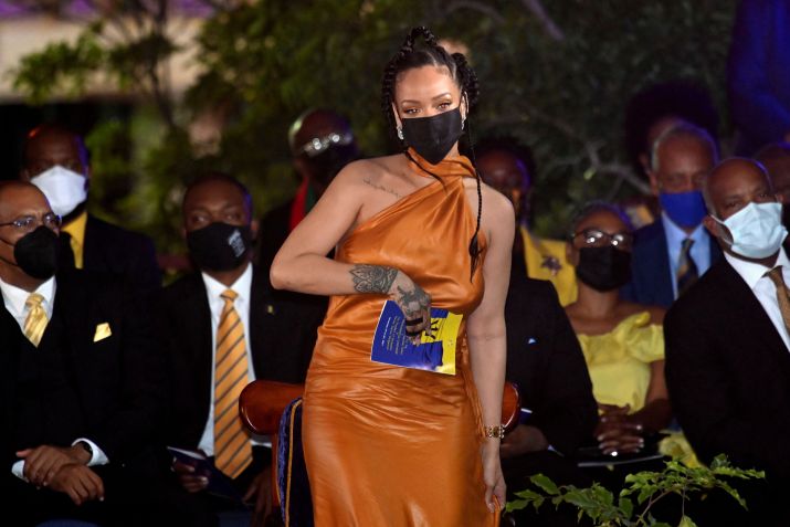 Rihanna foi declarada uma heroína nacional de Barbados durante a cerimônia de transição para república. / Foto: Jeff J Mitchell - Pool/Getty Images