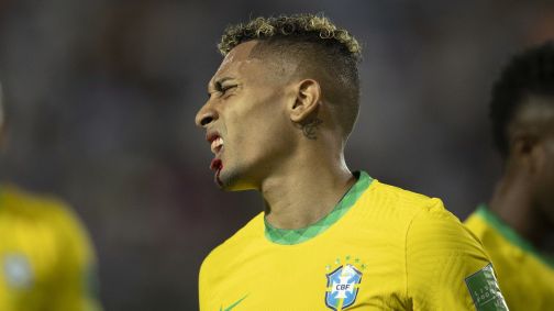 Raphinha foi desconvocado por Fernando Diniz em razão de uma lesão muscular
