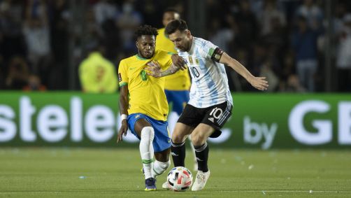 Messi é marcado por Fred no jogo entre Brasil e Argentina, pelas Eliminatórias para a Copa de 2022