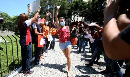 Chegada de estudantes no campos da UERJ para as provas do ENEM