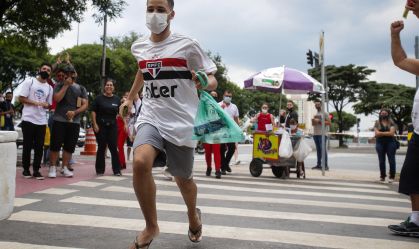 Estudantes na Unip da Marquês de São Vicente, na zona oeste de São Paulo, para a realização do segundo dia de provas do Enem