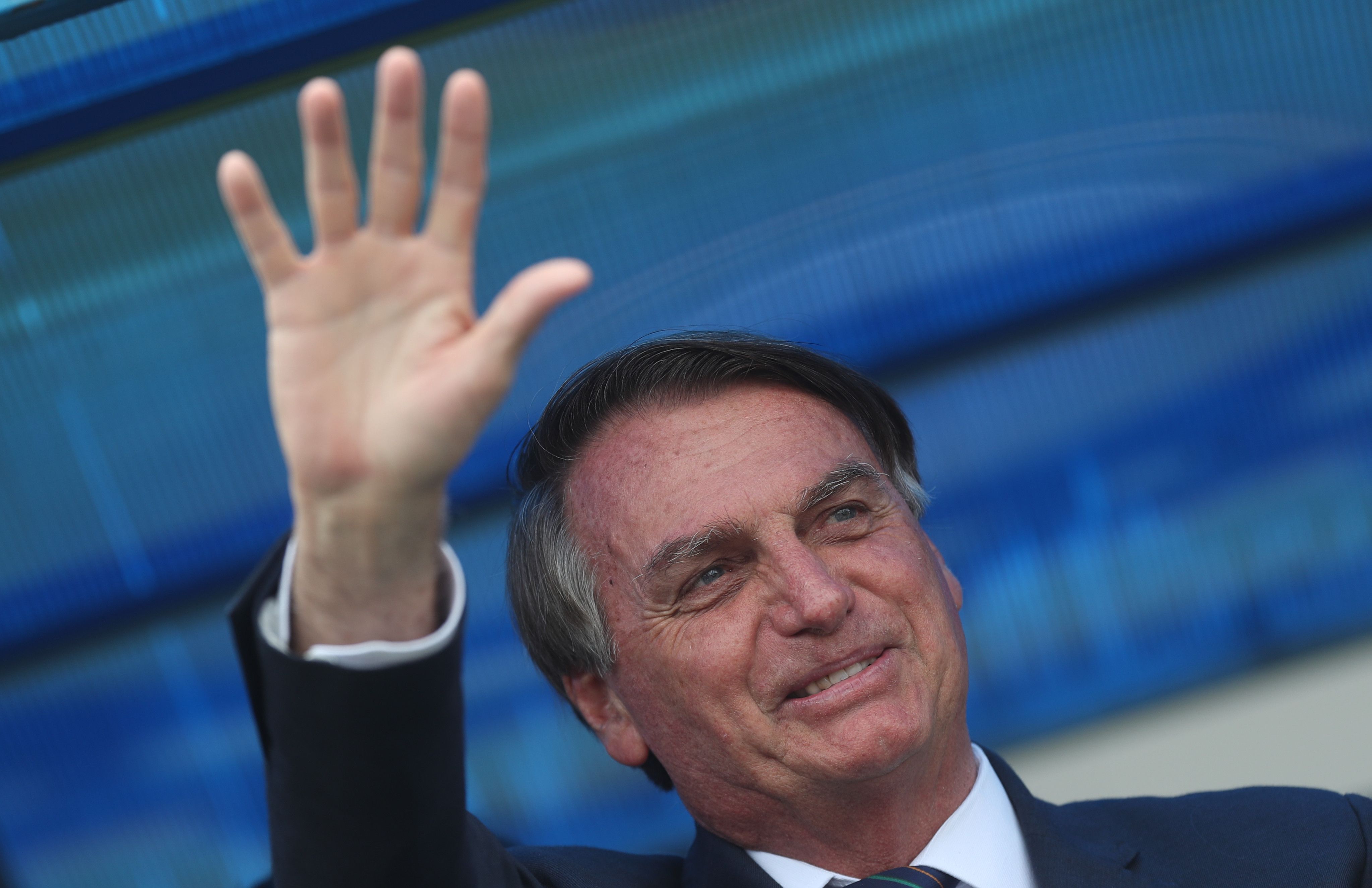O presidente Jair Bolsonaro discursa para simpatizantes após se filiar ao PL