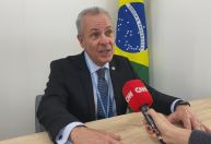 Diversidade de fontes de energia impediu apagão no Brasil, diz Bento Albuquerque
