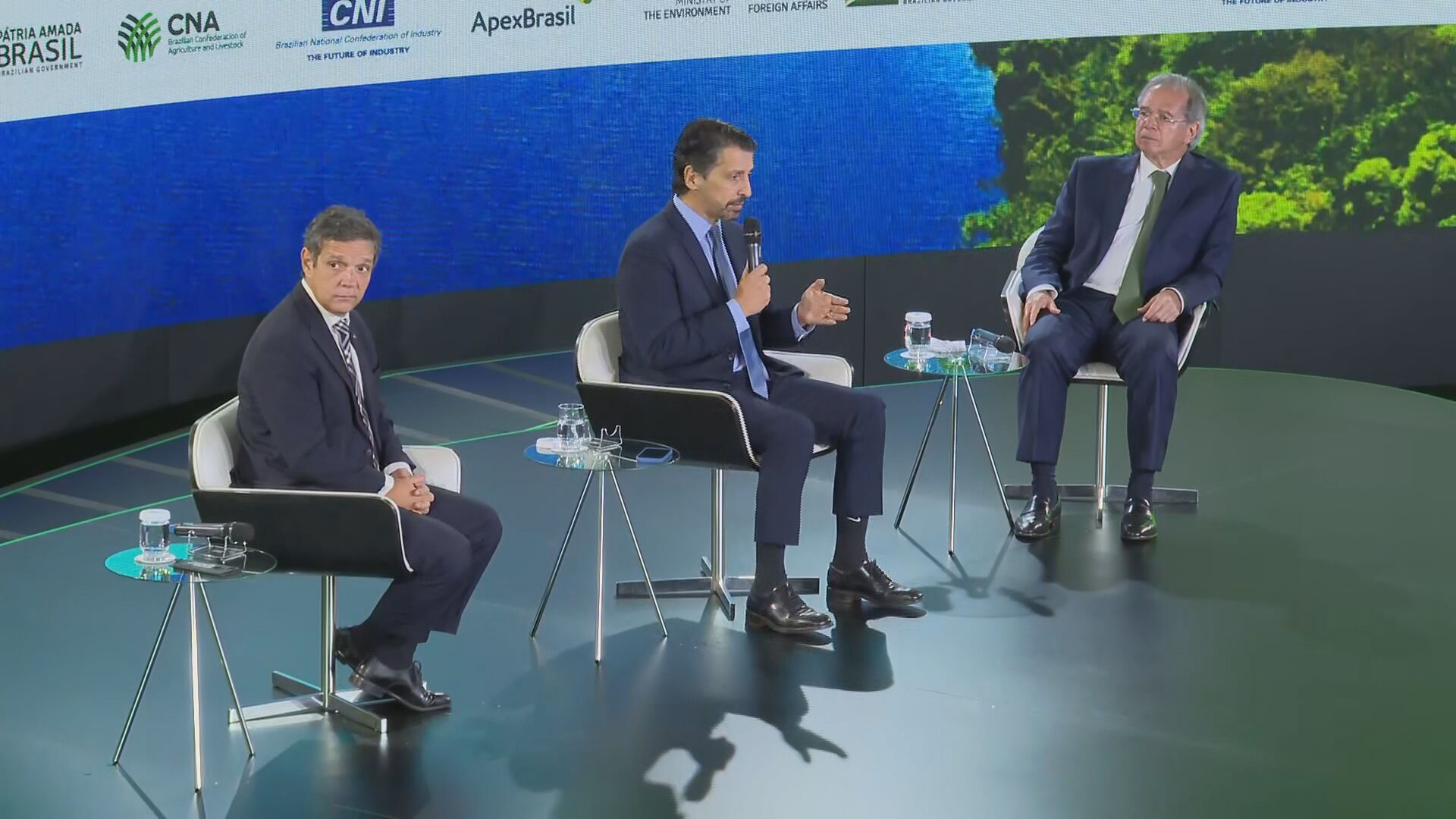 Estande em Brasília serve de apoio para discussões do Brasil da COP26
