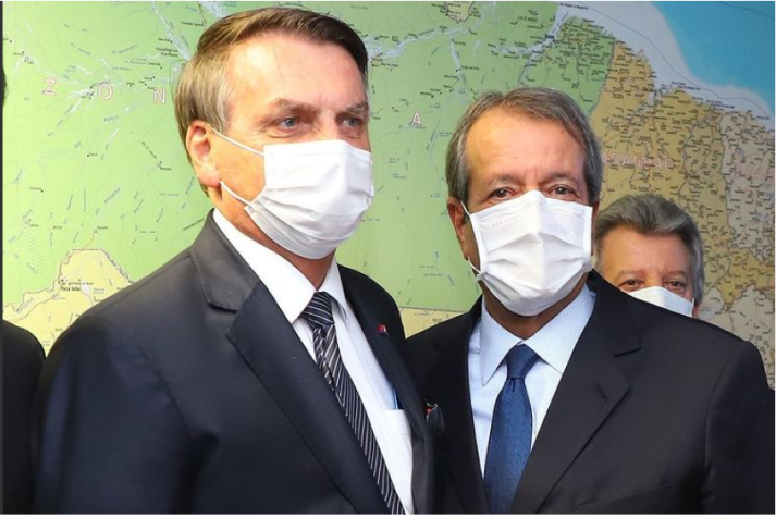 O presidente Jair Bolsonaro e o líder do PL, Valdemar da Costa Neto, precisaram entrar em um acordo para a filiação do chefe do Executivo / Divulgação/PL