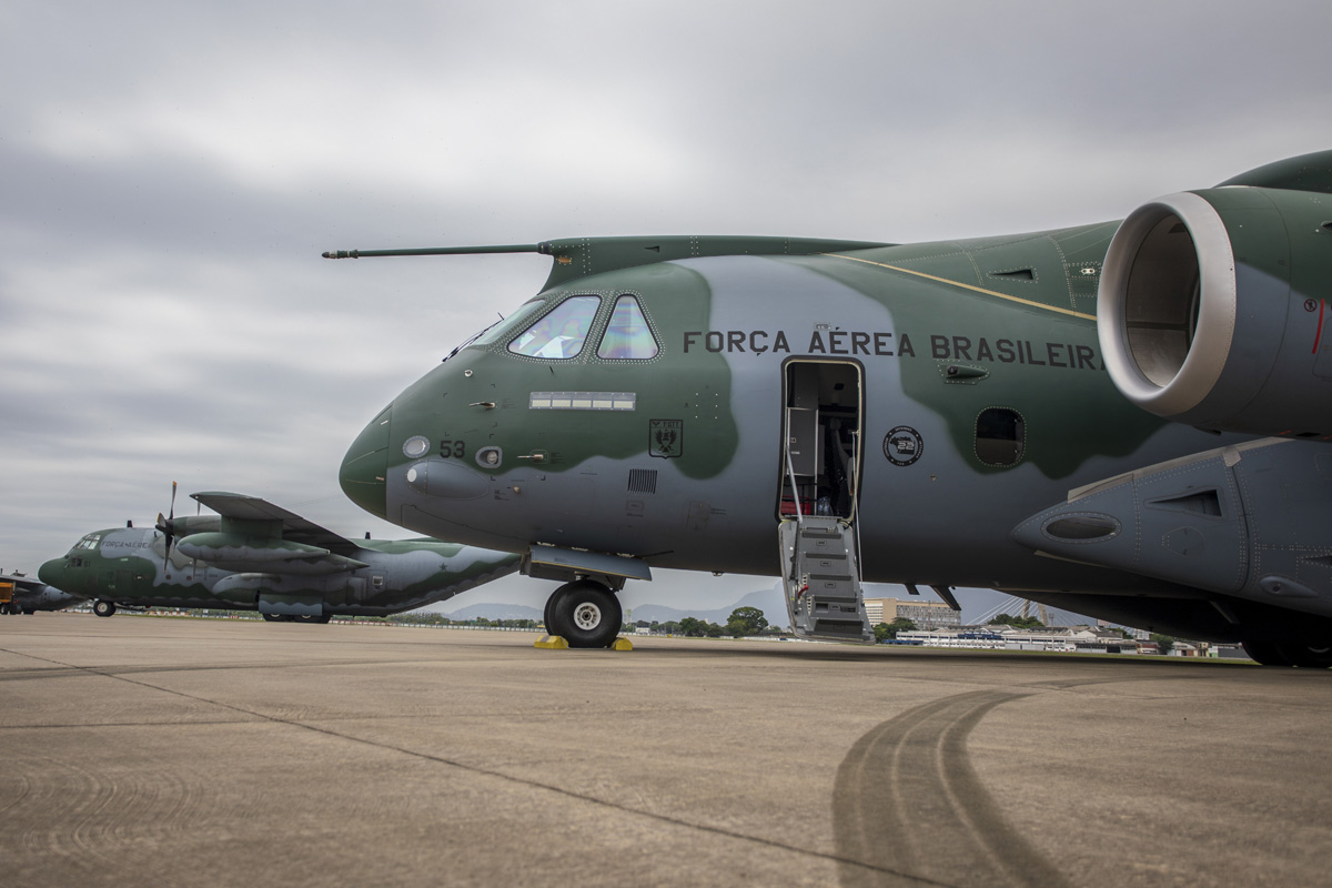 Cargueiros-C-130-e-KC-390-d