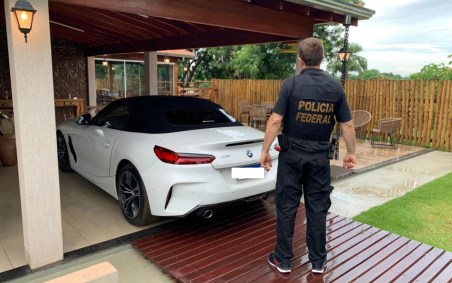 Carros de luxo e uma aeronave foram apreendidos em operação no interior de SP contra esquema de pirâmide financeira
