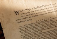 Investidores de criptomoedas reúnem US$ 40 mi por cópia da Constituição dos EUA