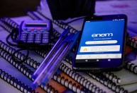 Portões do Enem são abertos; prova começa hoje em meio a polêmicas