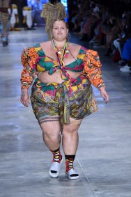Desfile da marca Meninos Re