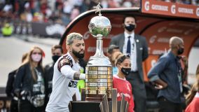 Gabigol antes do jogo entre Palmeiras e Flamengo, válido pela Final da Copa Libertadores 2021, realizada no Estádio Centenário, localizado na cidade de Montevidéu, Uruguai, no dia 27 de novembro de 2021