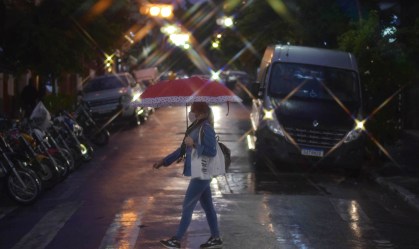 Com chegada de frente fria, São Paulo amanhece com chuva fraca
