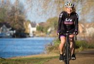 “Ironvó”: conheça a triatleta de 78 anos que completou um Ironman