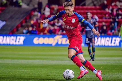 Josh Cavallo em jogo pelo Adelaide United, da Austrália