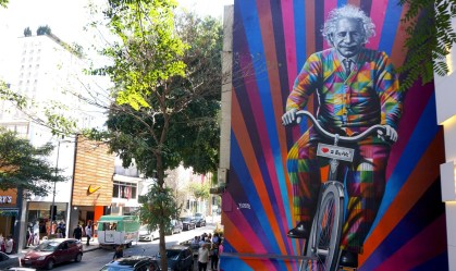 Primeiro leilão da Médicos Sem Fronteira tem camisa de Pelé e serigrafia de Kobra