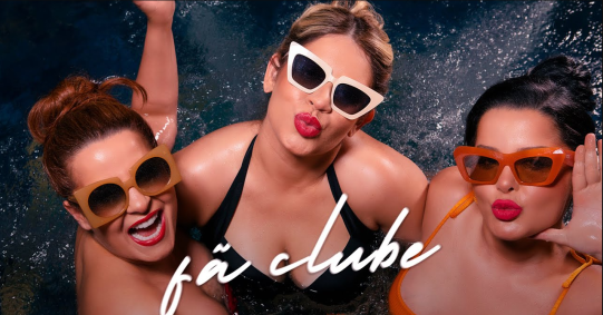 Marília Mendonça e a dupla Maraia e Maraisa no clipe "Fã clube"