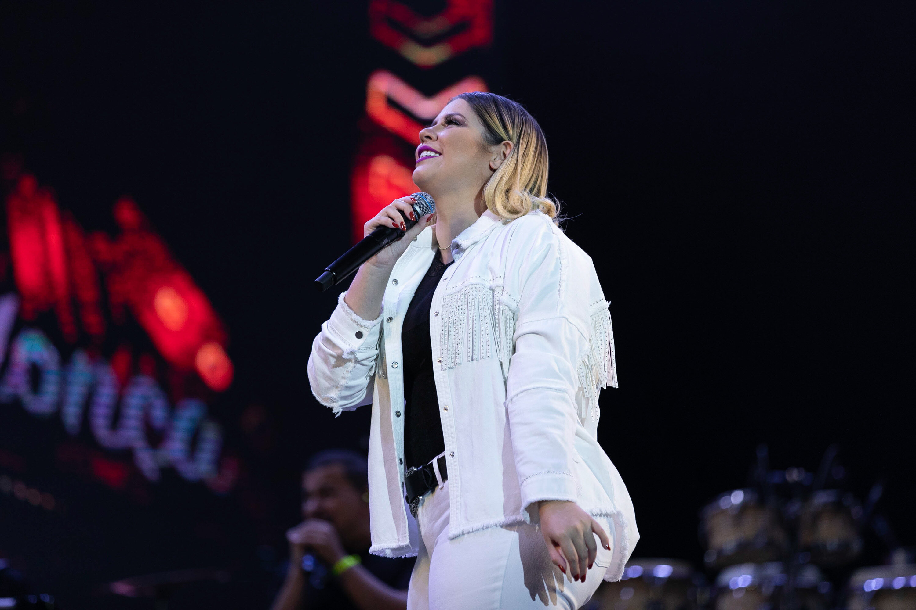 Cantora Marília Mendonça morre aos 26 anos em acidente aéreo