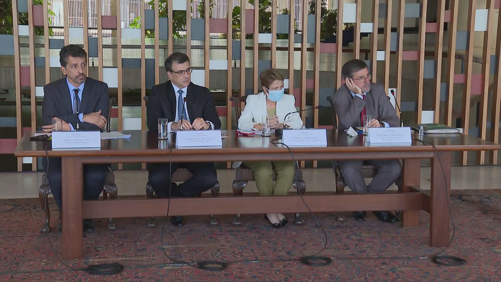 Joaquim Leite (Meio Ambiente), Carlos França (Relações Exteriores), ministra Tereza Cristina (Agricultura) e chefe de gabinete do Min. das Relações Exteriores, Achilles Zaluar / Foto: CNN / Reprodução