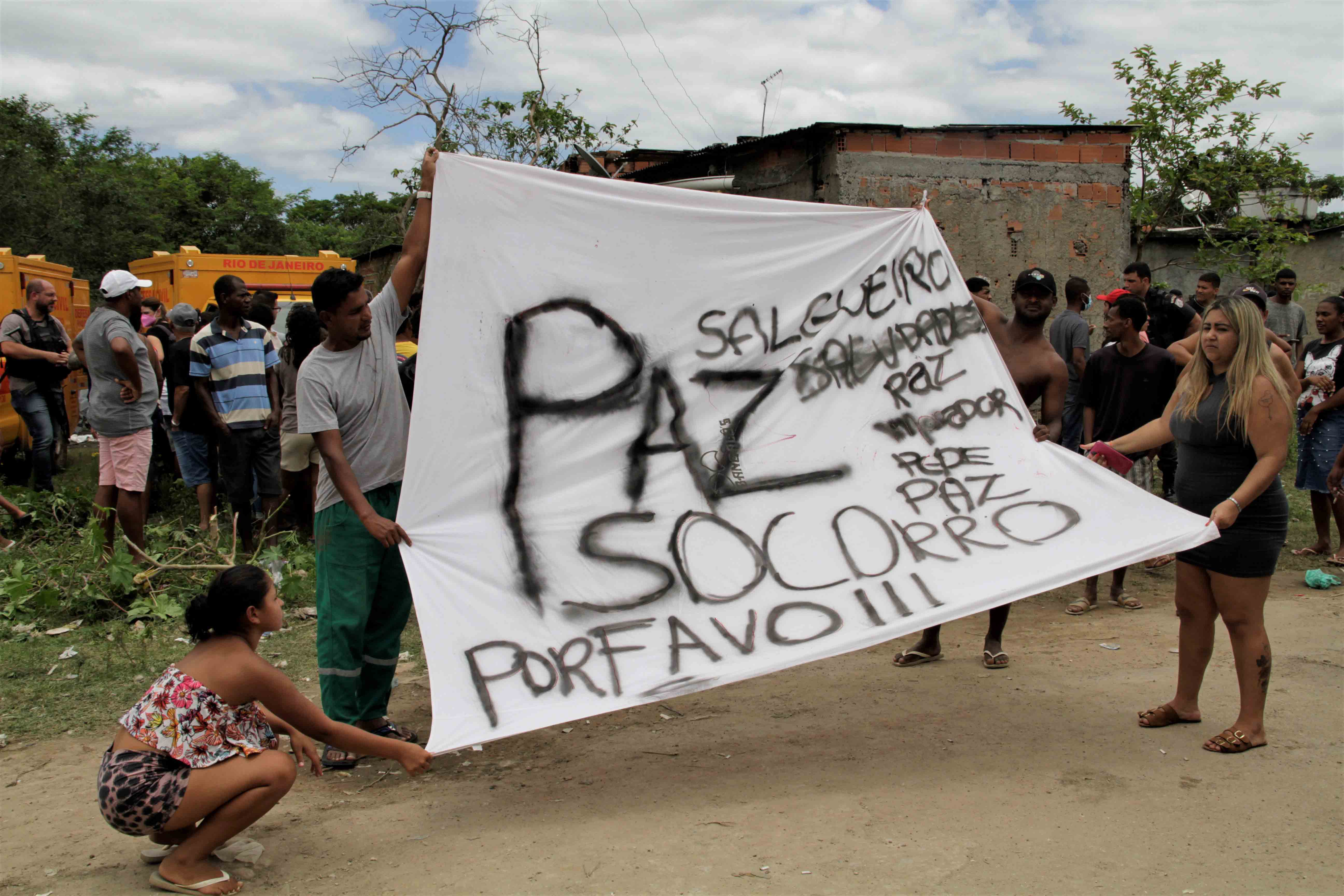 CORPOS ACHADOS PELOS OS MORADORES, DO COMPLEXO DO SALGUEIRO, DO CONFRONTRO DE SÁBADO, NESTA SEGUNDA-FEIRA (22)