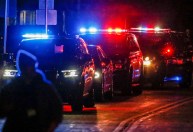 Carro invade desfile de Natal nos EUA e deixa pelo menos cinco mortos