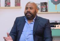 Quando olhava para cargos acima, não via outros negros, diz CEO e escritor