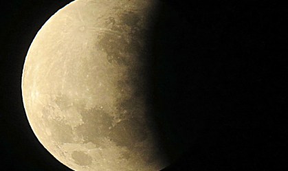 ECLIPSE LUNAR PARCIAL MAIS LONGO