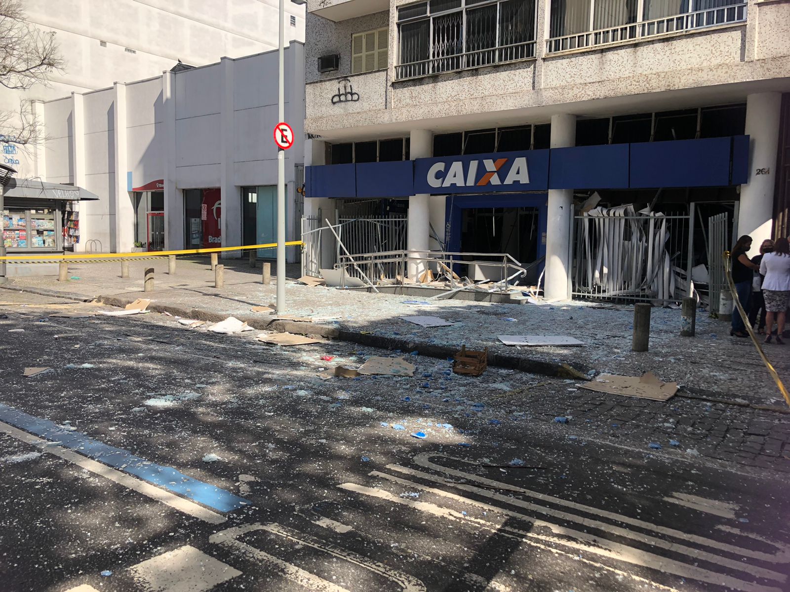 Polícia Federal vai investigar o caso. Explosão acontece no primeiro dia de pagamento do Auxílio Brasil / Isabelle Saleme/CNN
