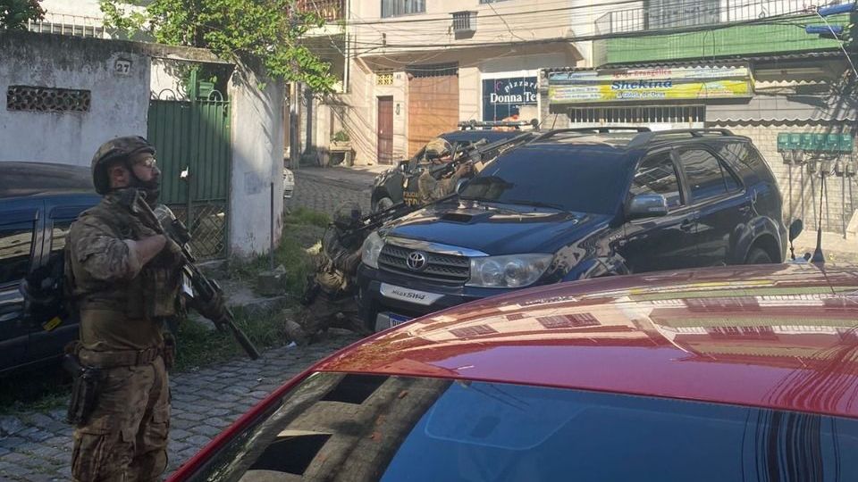 PF RJ PRENDE SILVIO ANDRADE COSTA