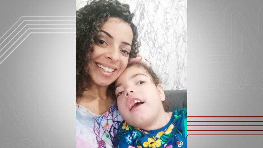 Amanda conta que, desde o nascimento da filha, Alice, foram voluntárias de diferentes pesquisas / Acervo pessoal