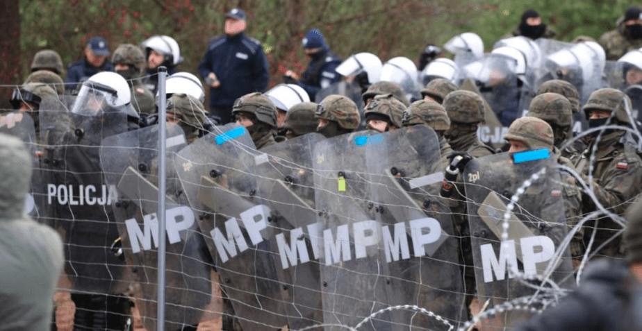 Fronteira da Polônia com Belarus enfrenta crise de imigrantes; milhares de militares poloneses são convocados / Foto: Reprodução/CNN