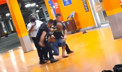 Justiça determina soltura de réus que mataram homem negro em supermercado no RS