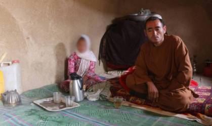 Famílias do Afeganistão vendem filhas pequenas para combater a fome