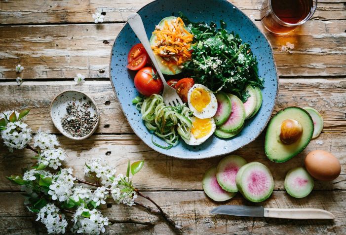 "Se alguém disser que a dieta X é a melhor para você, essa pessoa está mentindo", diz especialista / Unplash/Divulgação