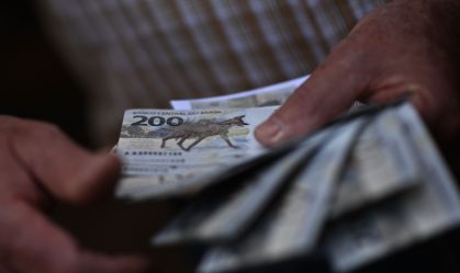 Aposentados do INSS começam a receber 2ª parcela do 13º salário nesta quarta (25)