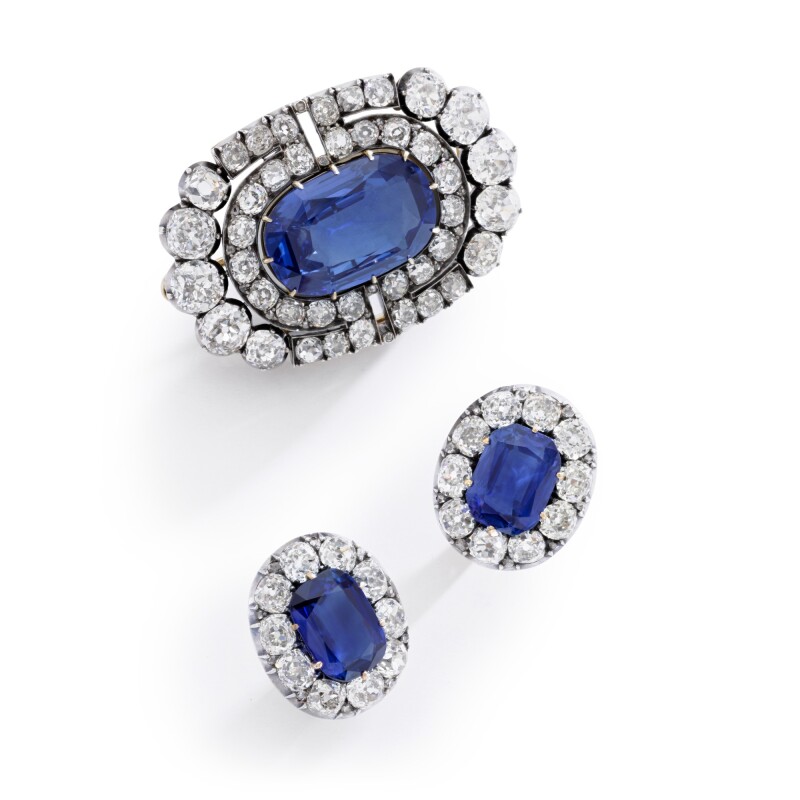 Broche e par de brincos de safira cravejados em diamantes da grã-duquesa russa Maria Pavlovna, tia do último imperador russo Nicolau II / Foto: Sotheby's