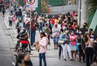 Desemprego cai a 11,6% no trimestre até novembro; rendimento é o menor da década