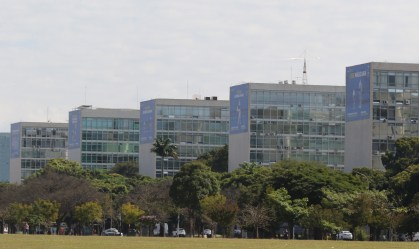 Lula deve recuar de criação de nova pasta e desabrigar ministros