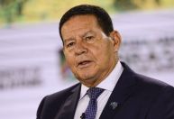 “Sabe as pressões que está sofrendo”, diz Mourão sobre Bolsonaro em relação à Petrobras