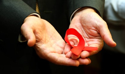 Pessoas com HIV ainda lutam contra o preconceito e o estigma social