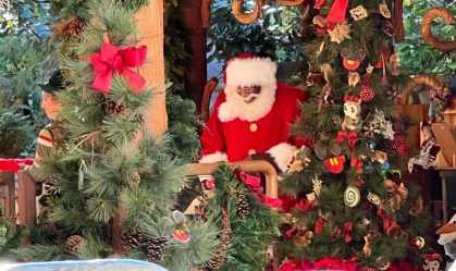 Pela primeira vez, Disney inclui papais noéis negros nas celebrações do Natal